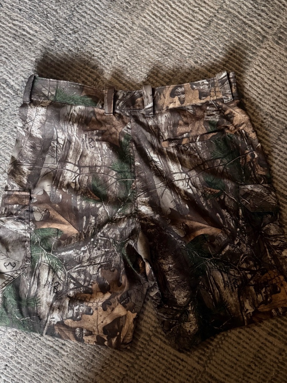Under Armour Heat Gear Realtree Camo Loose Fit Shorts With Snap Pockets NWOT - Picture 4 of 5